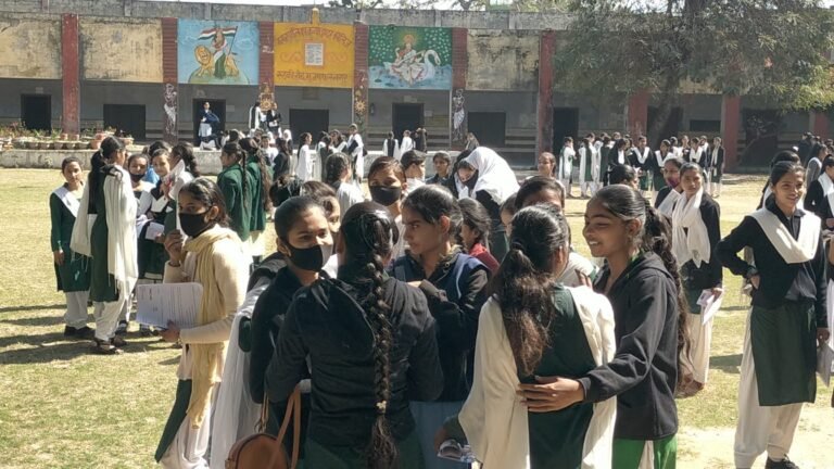 यूपी बोर्ड परीक्षा मुजफ्फरनगर के 72 विद्यालयों में हुई प्रारंभ