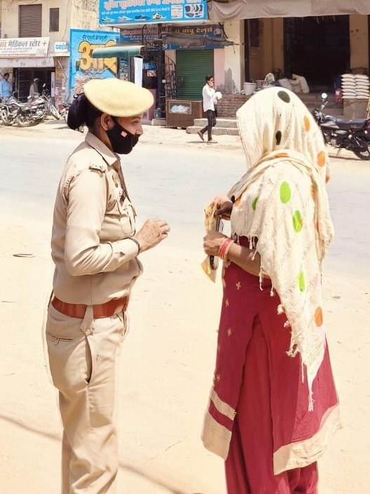 जनपद में एण्टी रोमियों टीमों ने चलाया ‘मिशन शक्ति’ एवं ‘शक्ति दीदी’ अभियान