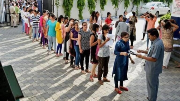 नगर के चार परीक्षा केंद्रों पर निर्विघ्न संपन्न हुई बीएड परीक्षा