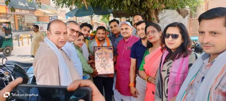 सर्व ब्राह्मण महासभा के स्थापना दिवस पर लगाई छबील मीठे शर्बत का किया मालवीय चौक पर राहगीरों को वितरण