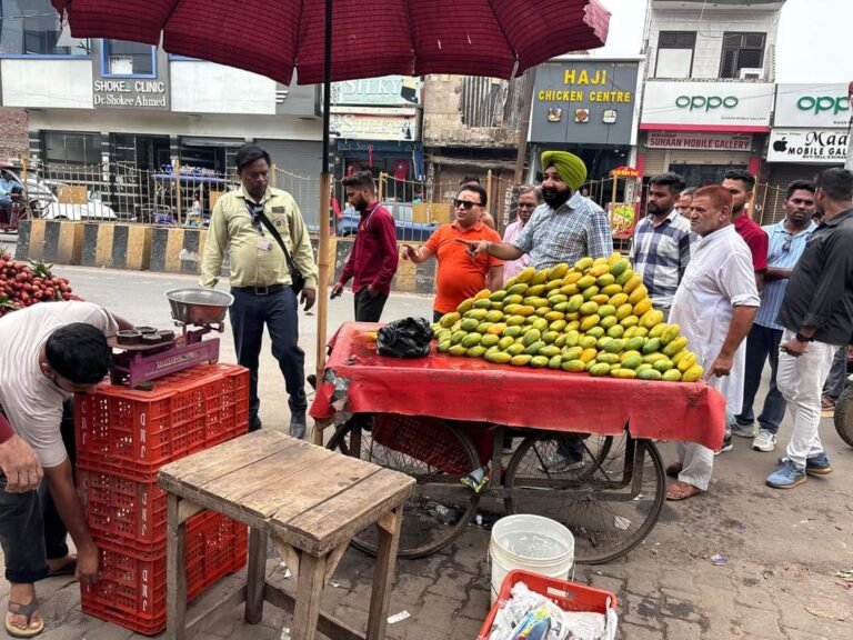 नगरीय क्षेत्र में चला जागरूकता अभियान हटाया अतिक्रमण