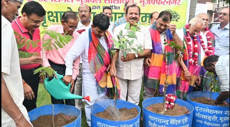 एक पेड़ मां के नाम अभियान का आगाज