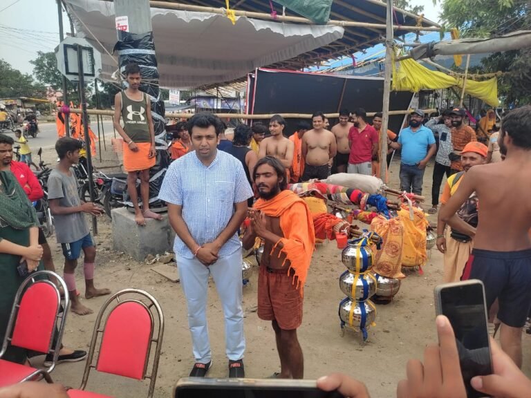 भारी-भरकम कावंड़ों का इस बार युवाओं में बढ़ा क्रेज