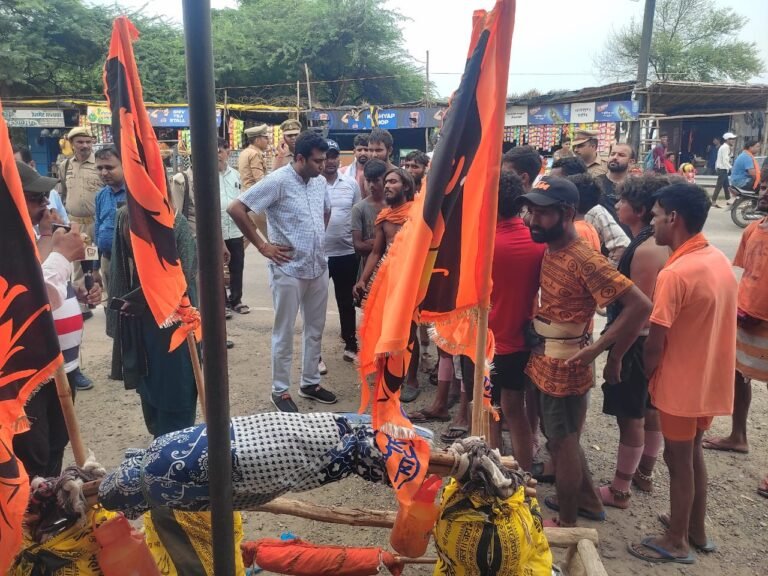 कांवड़ मार्ग पर नाम लिखने के आदेश पर सुप्रीम कोर्ट ने लगाई रोक