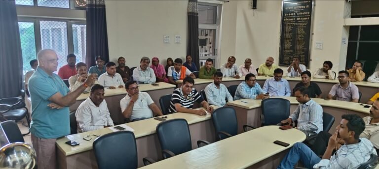 पालिका में खींचतान, दो गुटों में बंटे पालिका कर्मचारी, खोला मोर्चा