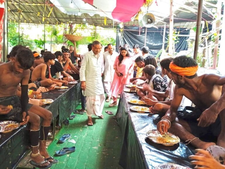 पालिका ईओ ने जाना कांवड़ शिविर की व्यवस्था का सच, मांगा सहयोग