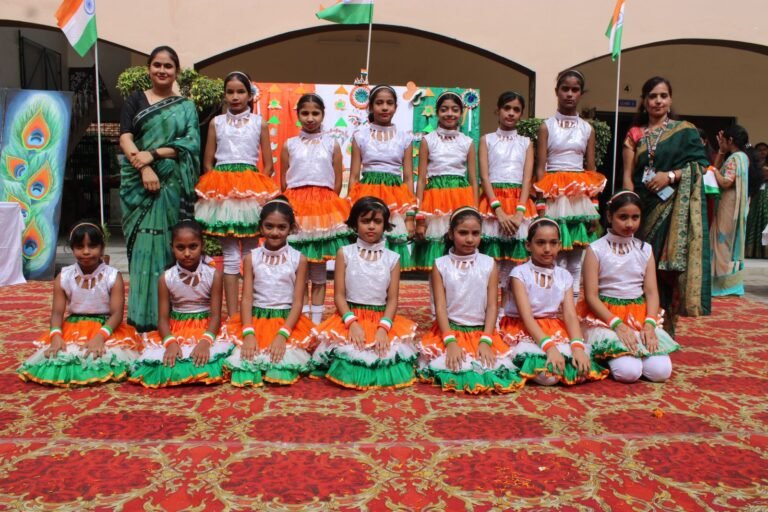 पी.आर.पब्लिक स्कूल परिसर मे78वें स्वतंत्रता दिवस का जश्न