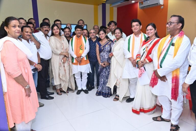 मंत्री कपिल देव ने किया शहीदों के परिजनों को सम्मानित