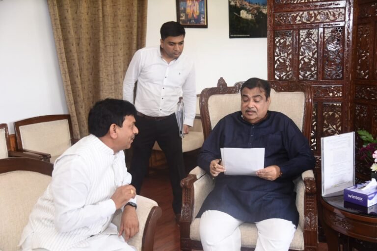 परिवहन मंत्री नितिन गडकरी से मिले मंत्री कपिल देव