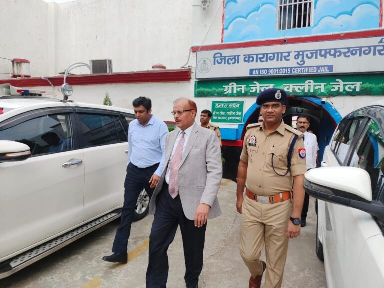 अफसरों ने जाना कारागार का हाल, दिए जरुरी दिशा निर्देश