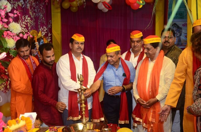 नई मंडी बड़ी धर्मशाला में मंत्री कपिल देव ने लिया गणपति का आशीर्वाद