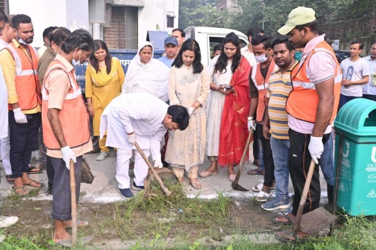 मंत्री कपिल देव संग चलाया चेयरपर्सन मीनाक्षी ने अभियान