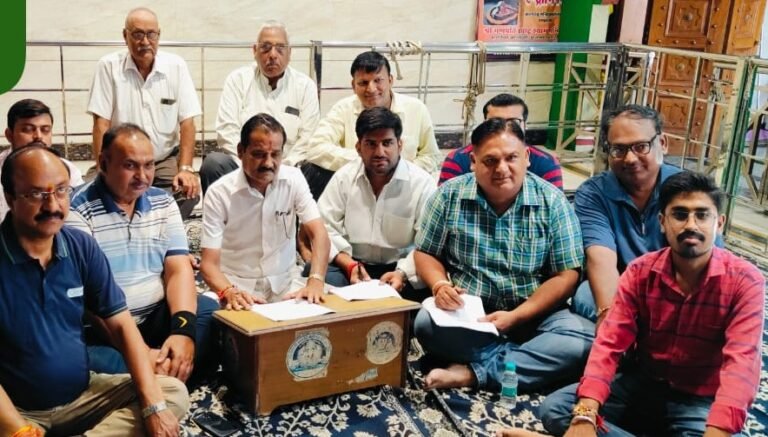 गणपति बप्पा मोरया के जयघोष के बीच भक्तों के पास आ रहे भगवान