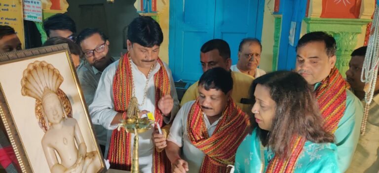 पालिकाध्यक्ष मीनाक्षी स्वरूप ने सभासदों के साथ जैन मंदिर मंसूरपुर जाकर की पूजा अर्चना