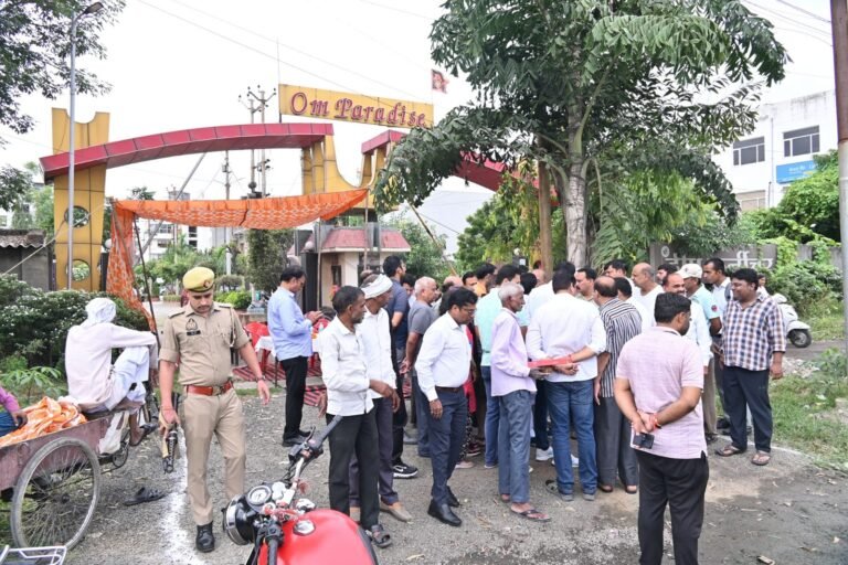 मंत्री ने नारियल फोड़ किया नाला निर्माण कार्य का शुभारंभ