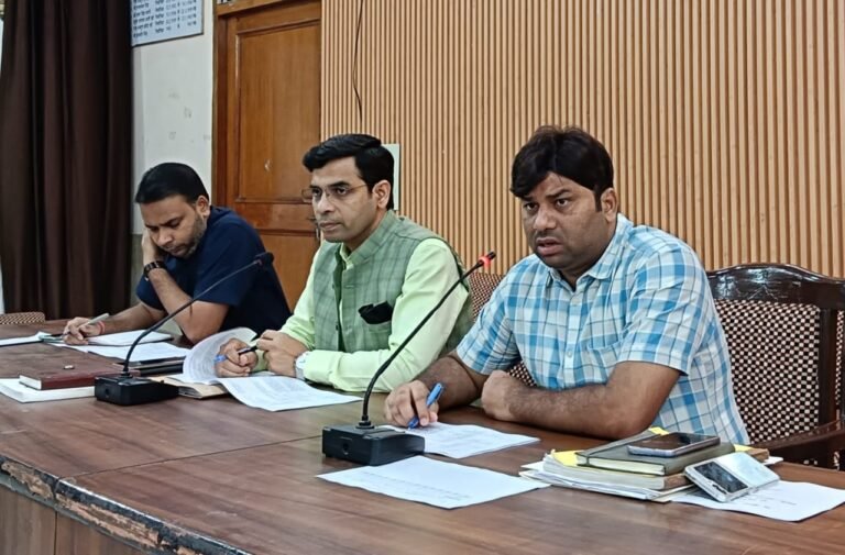 शुरू हुई नामांकन प्रक्रिया, पहले दिन बिके 30 पर्चे