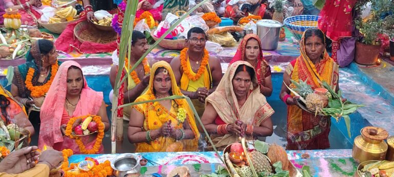 अस्ताचलगामी सूर्य को अर्घ्य देकर मनाया छठ पर्व महोत्सव