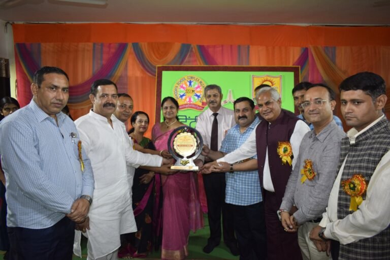 डीएस पब्लिक स्कूल में जिला स्तरीय हिंदी काव्य पाठ प्रतियोगिता आयोजित