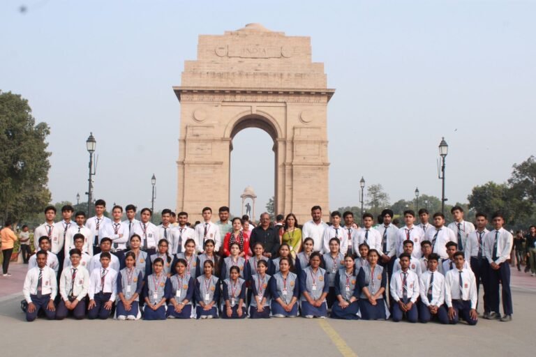 पीआर पब्लिक के विद्यार्थियों ने किया दिल्ली का शैक्षणिक भ्रमण