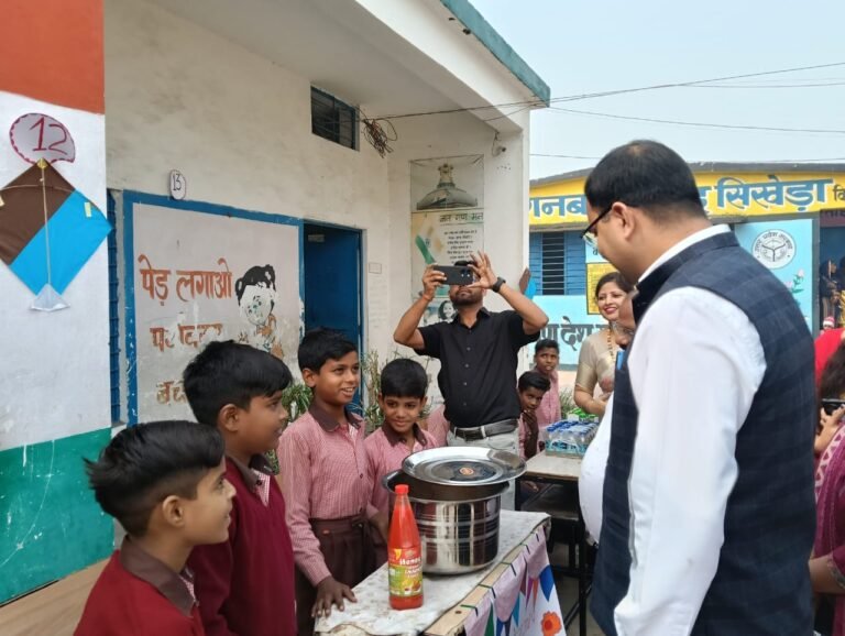 बीएसए ने जाना शिक्षा स्तर का सच, कम मिले स्कूली बच्चे