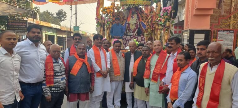 भक्तों का कल्याण करने रथ पर सवार होकर निकले महाकाल