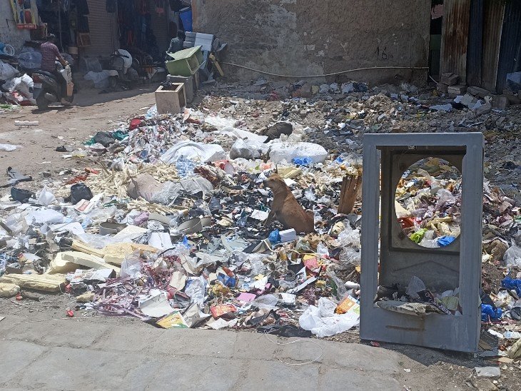 नहीं सुधरे हालात, 4 दिन से कंपनी कर्मचारियों की हड़ताल