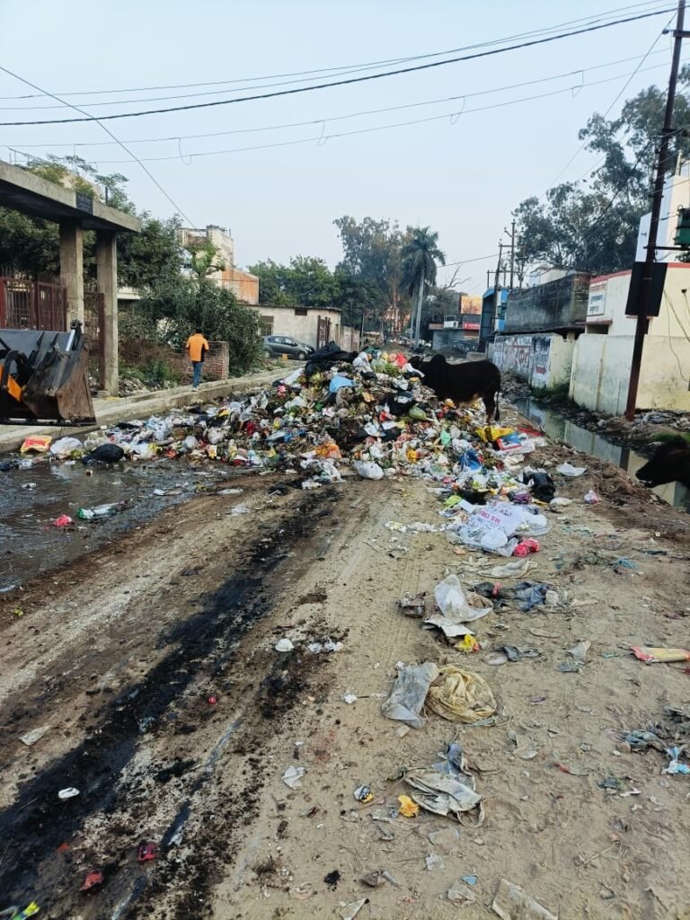 पेट्रोल पम्प ने किए हाथ खड़े, कंपनी को तेल मिलना बंद