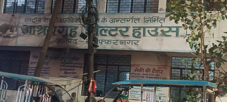 आधी रात डीएम ने जाना रैन बसेरों का हाल, बदहाल मिली व्यवस्था