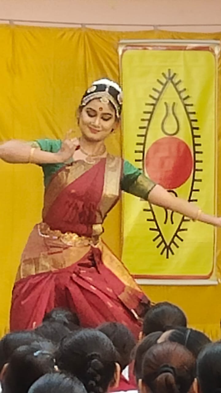 नृत्यांगना मंदाक्रांता ने भरत नाट्यम की बिखेरी अद्भुत छटा