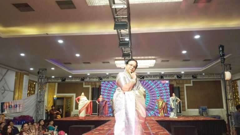 अखिल भारतीय महिला वैश्य अग्रवाल महासभा ने दिखाया जज्बा, फैशन शो में दिखाई प्रतिभा