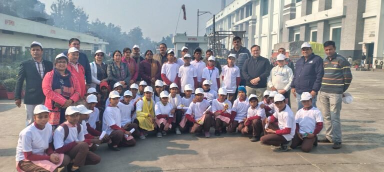 बिंदल पेपर मिल की स्कूली बच्चों ने की एक्सपोजर विजिट