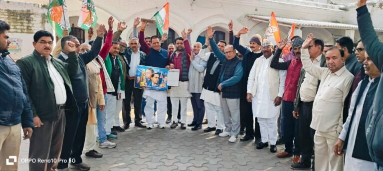 कांग्रेस सांसद पर एफआईआर दर्ज किए जाने पर जताया रोष