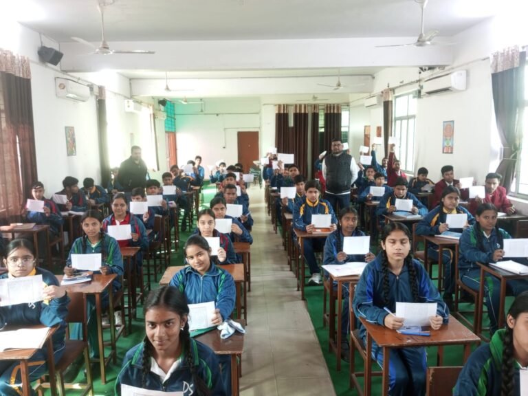 पीसीएस के परीक्षा केंद्रों का किया सीएमओ ने निरीक्षण