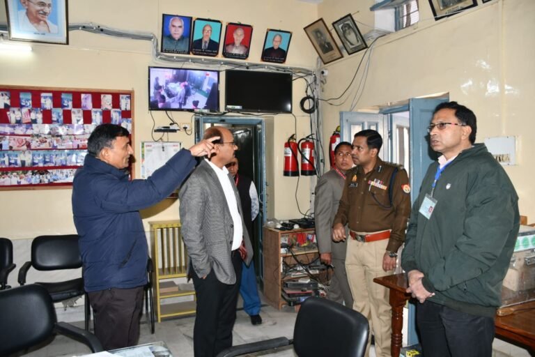 डीएम-एसएसपी ने परखी कई परीक्षा केन्द्रों की सुरक्षा व्यवस्था