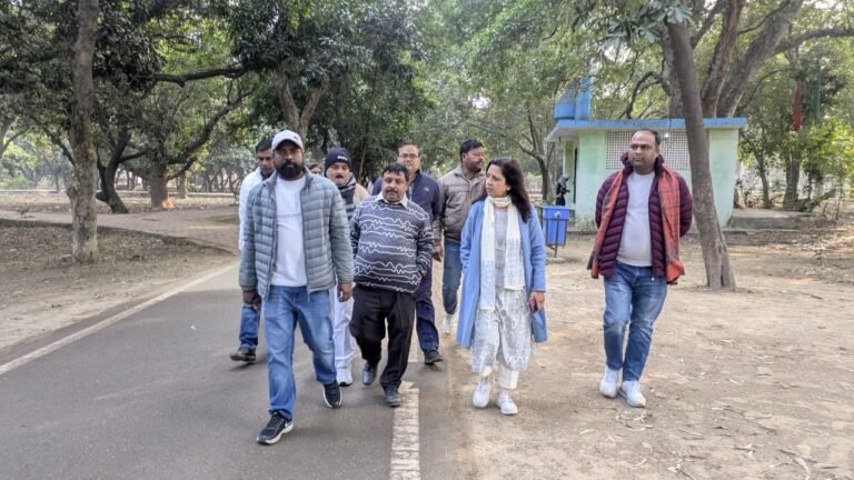 धरातल पर निर्माण कार्यों का सच जानने निकली चेयरपर्सन