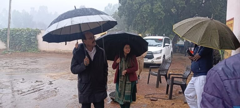 डीएम ने किया बहादरपुर गौ सरंक्षण केंद्र का निरीक्षण