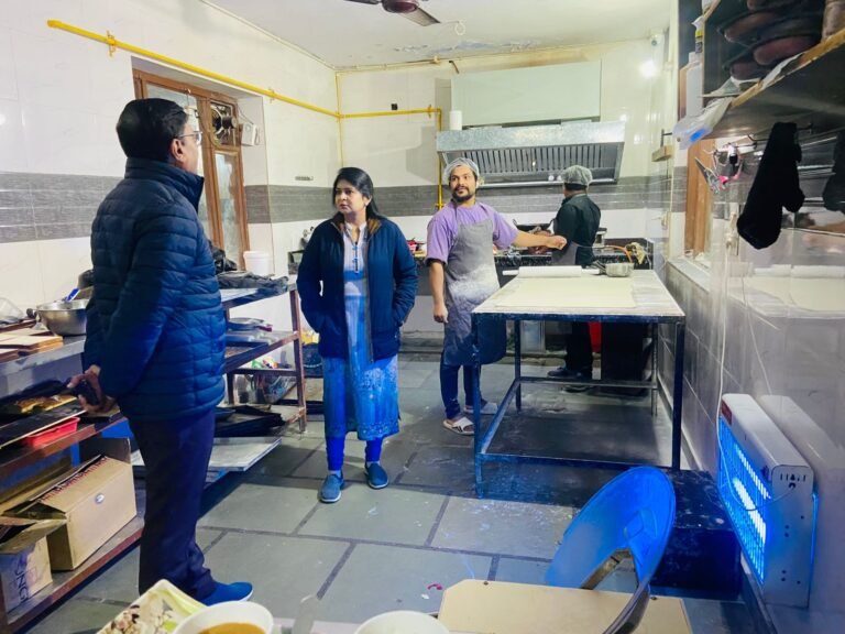 खाद्य सुरक्षा विभाग की टीम ने जनपद में की छापेमारी, 11 नमूने जब्त