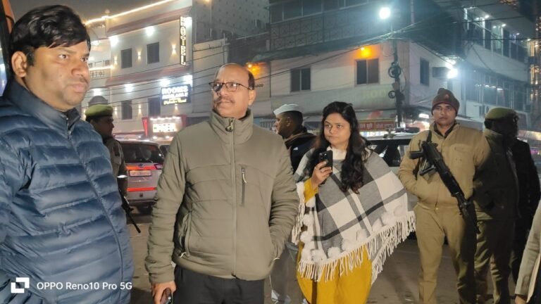 नगर में सड़कों पर उतरे डीएम  व्यवस्थाएं देख हुए नाराज