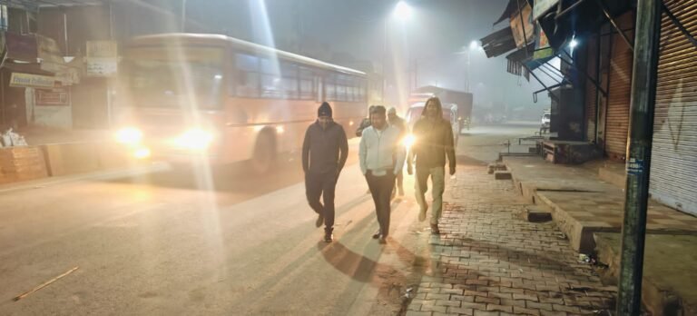 वेस्ट यूपी में थम नहीं रहा ठंड व कोहरे का प्रकोप