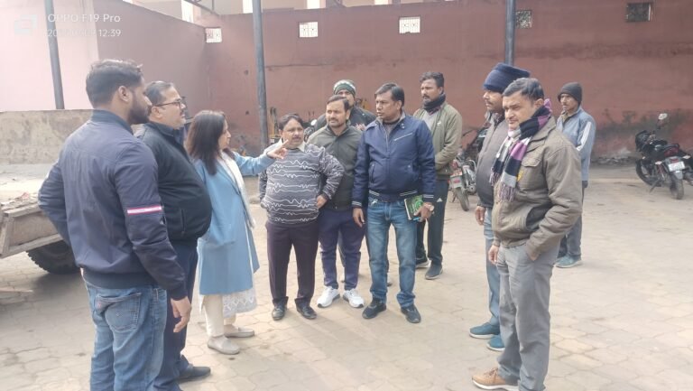 लाखों के मशीनरी कबाड़ को देख, भड़की पालिका चेयरपर्सन