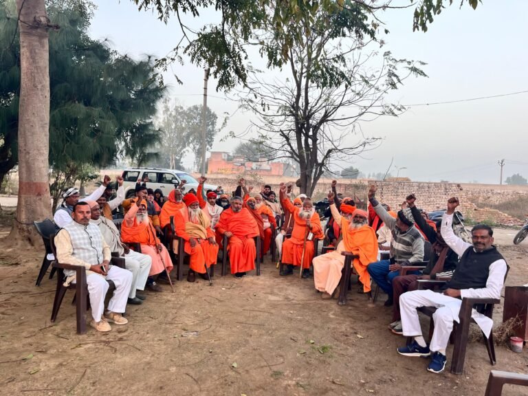 मंसूरपुर महापंचायत निरस्त, देर सायं डीएम कैंप कार्यालय पर ग्रामीणों संग बैठ बनी सहमति