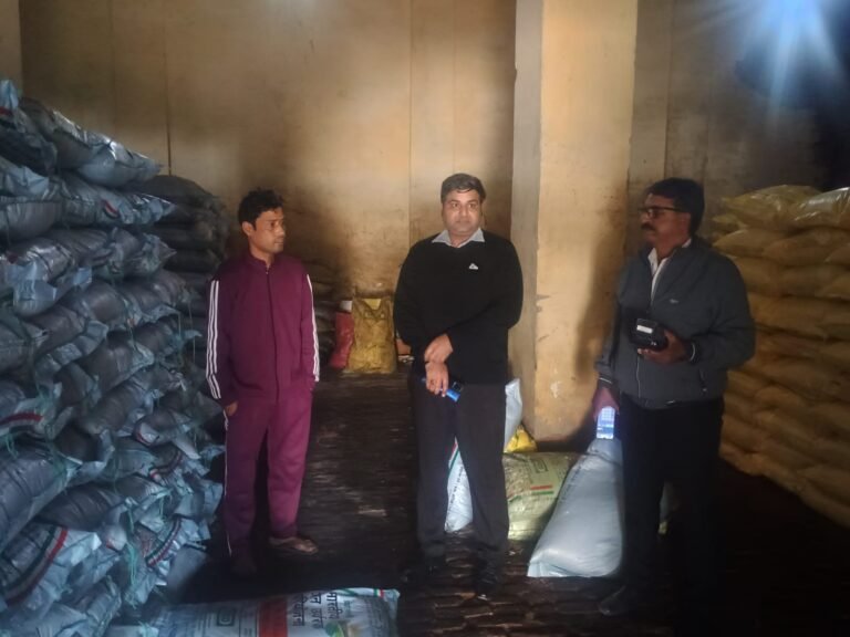 डीएम के निर्देश पर कृषि अधिकारी ने दर्ज कराई थाने में रिपोर्ट