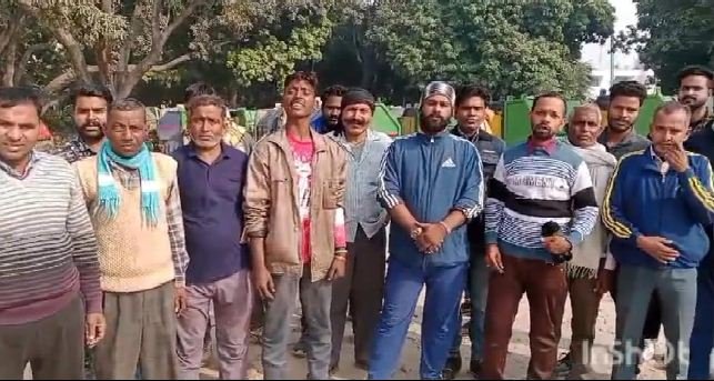 खुली हड़ताल, वार्डों में कूड़ा उठाने पहुंची कंपनी की गाड़ियां