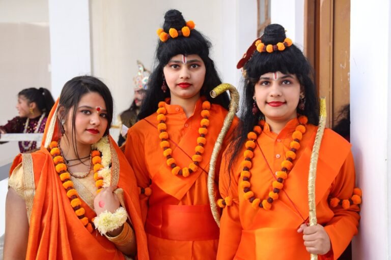 भागवंती सरस्वती विद्या मंदिर में गूंजी भक्ति संगीत की रसधारा