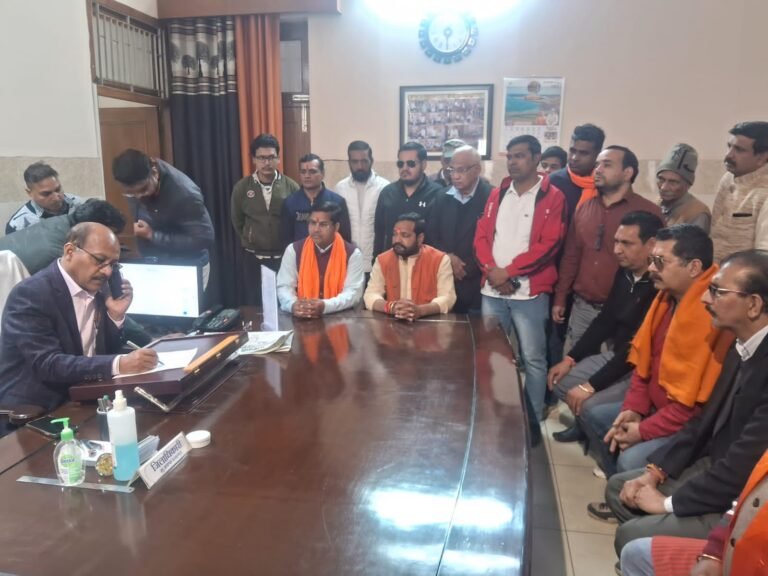 योगीराज में भू-माफियाओं के हौसले बुलंद, जताया विरोध