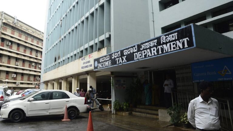 जीएसटी टीम ने नवीन मंडी में दो प्रतिष्ठानों पर मारा छापा