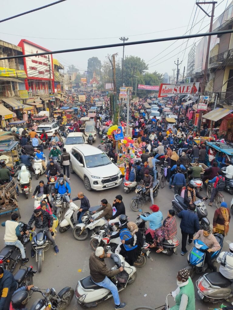 नगर क्षेत्र में जाम से लोग हुए बेहाल, रेंगने को विवश हुए वाहन