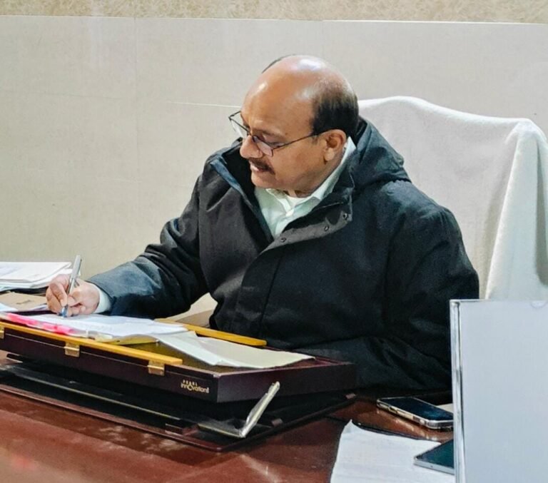 डीएम ने लगाई फटकार, आईजीआरएस पोर्टल पर प्राप्त संदर्भ के निस्तारण पर जोर