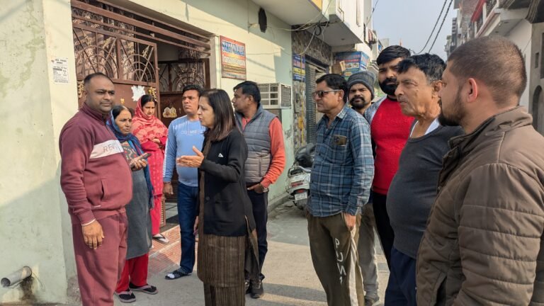 चेयरपर्सन ने देखी रामपुरी वार्ड 21 की सफाई व्यवसथा