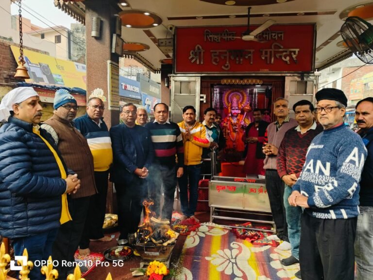 मां सरस्वती की पूजा के साथ जनपद में मना बसंत पंचमी पर्व